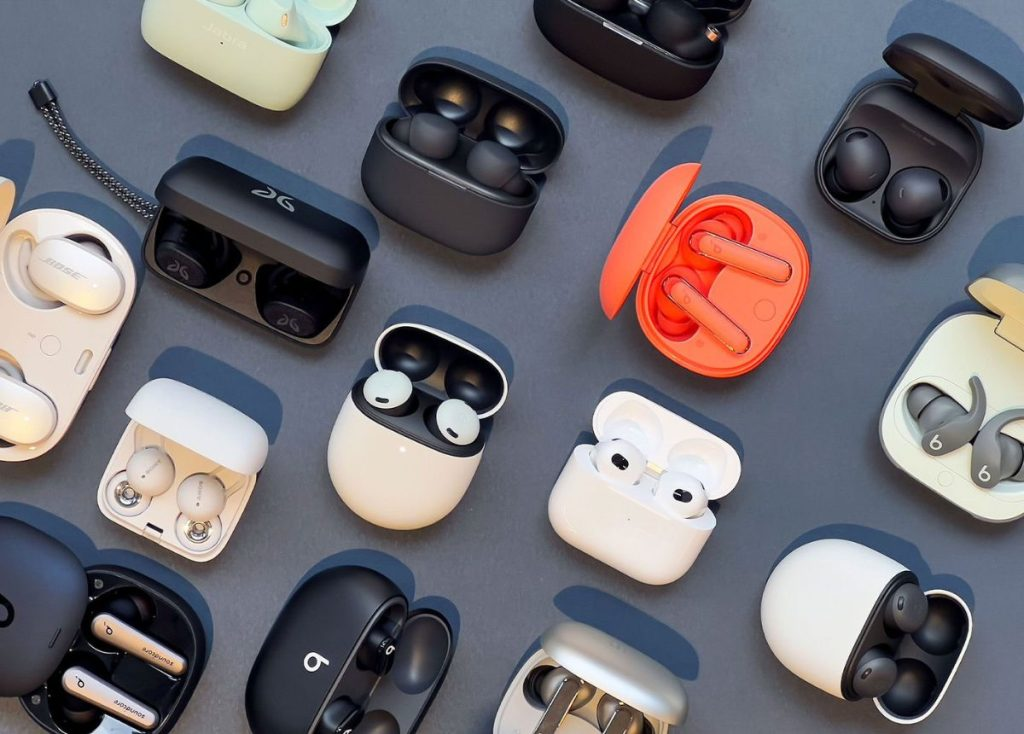 quà tặng nhỏ gọn như tai nghe cũng là một ý tưởng hay