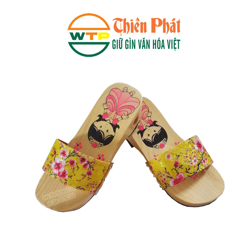 guốc gỗ trẻ em làm từ gỗ thông tự nhiên nhẹ và bền