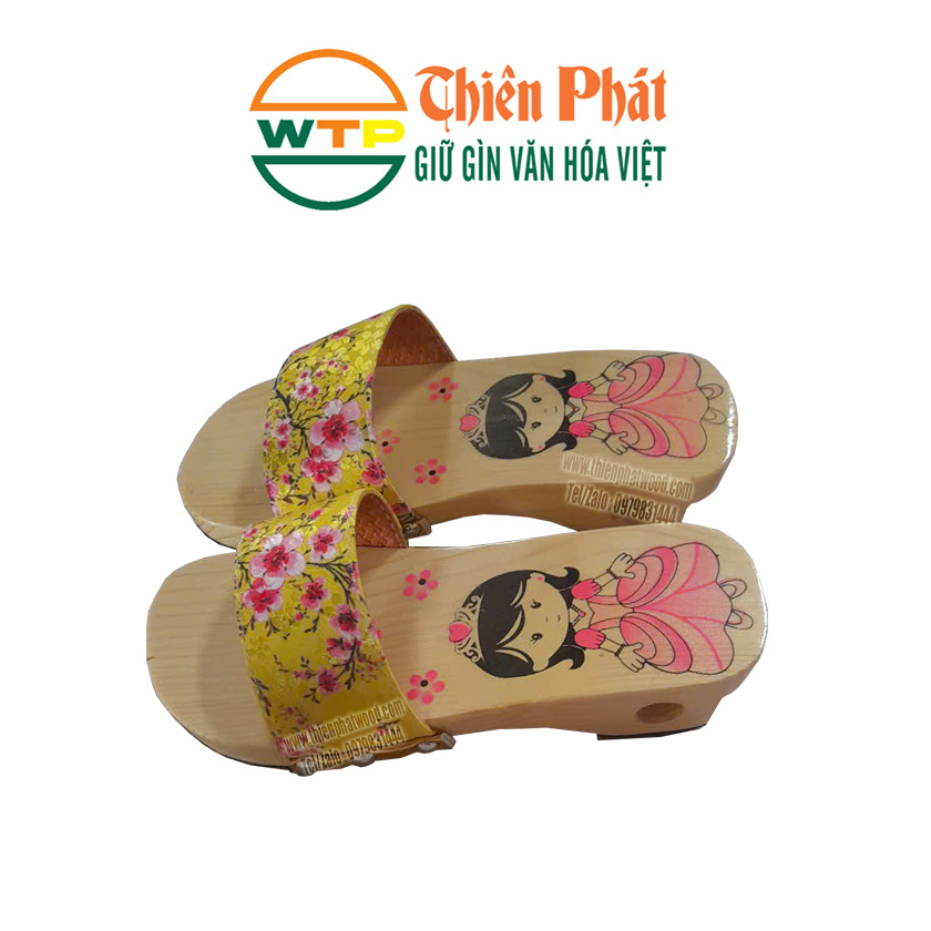 guốc mộc trẻ em cao 3cm với gót vuông chắc chắn, không sợ bị té